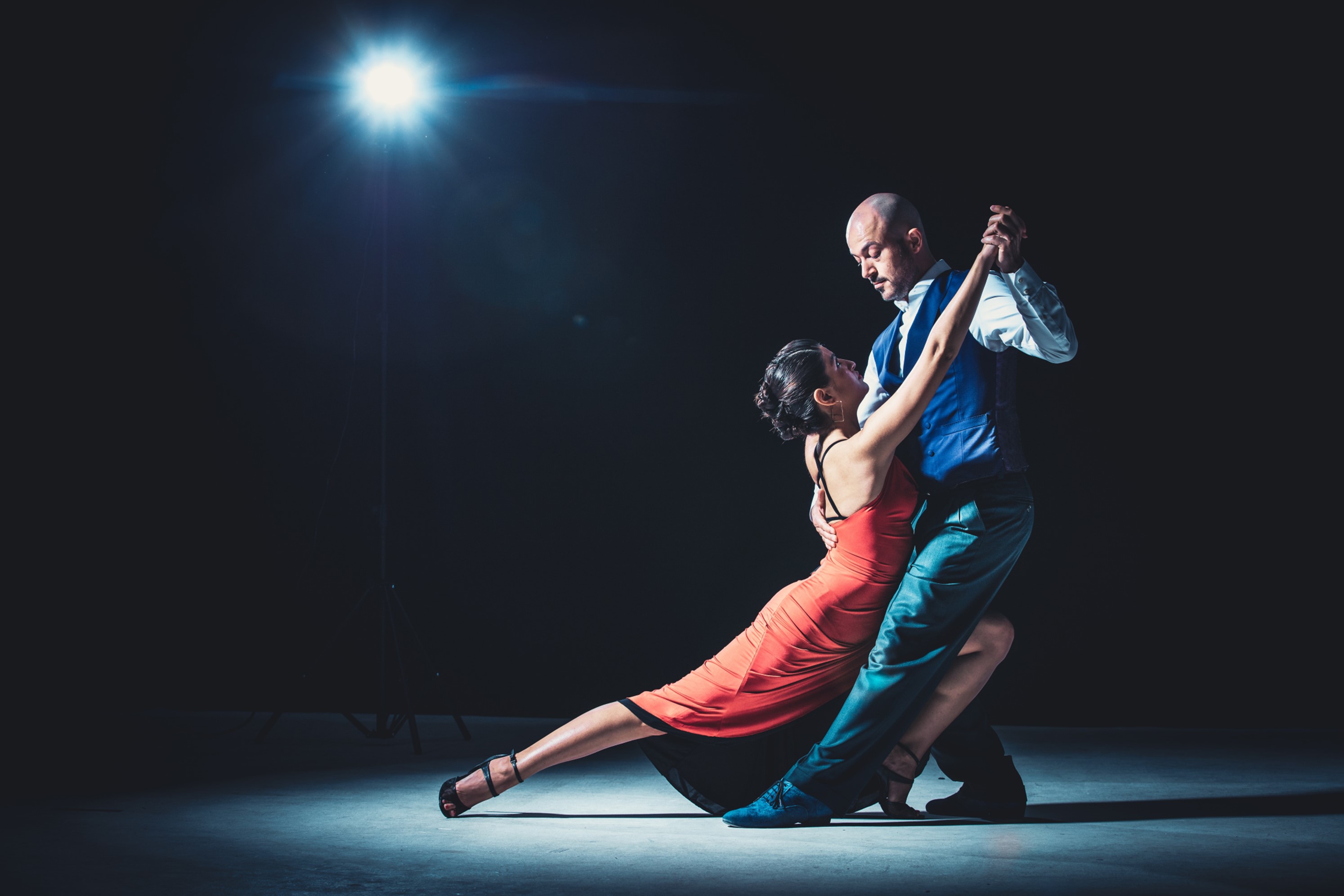 2020-06-a-Smaller-woman-and-man-dancing-under-light-2188012