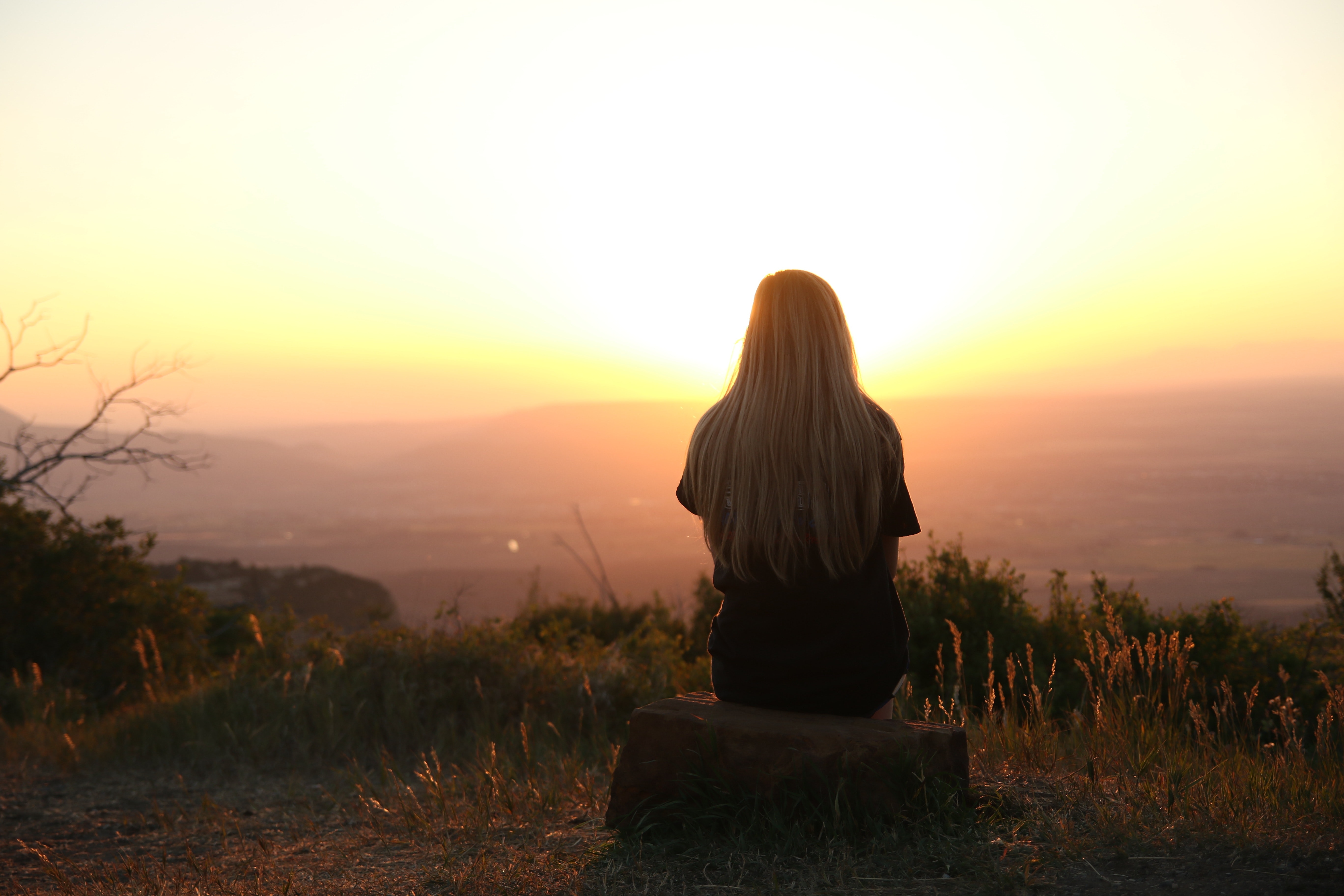 alone-back-view-blonde-247195 alone-back-view-blonde-247195