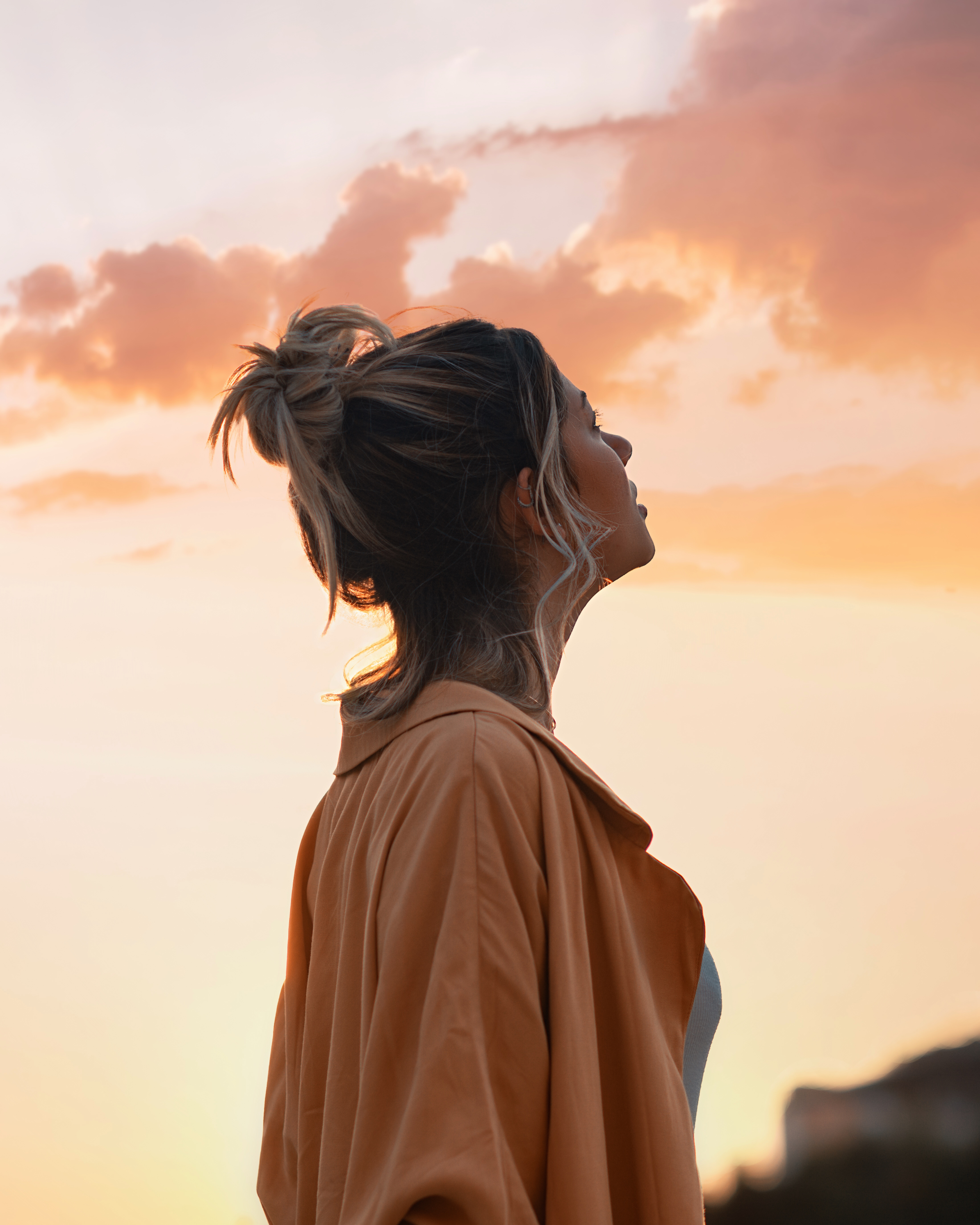 woman-looking-towards-the-sky-3131819